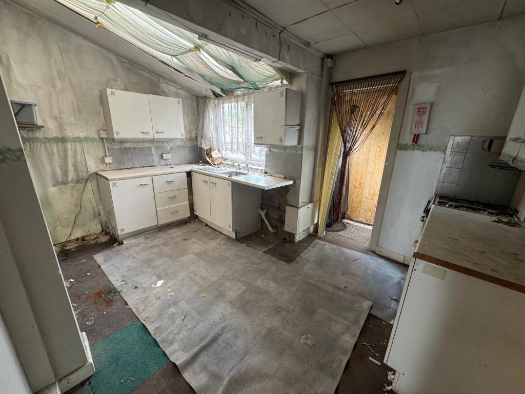 Lot: 56 - END-TERRACE HOUSE FOR IMPROVEMENT - Kitchen